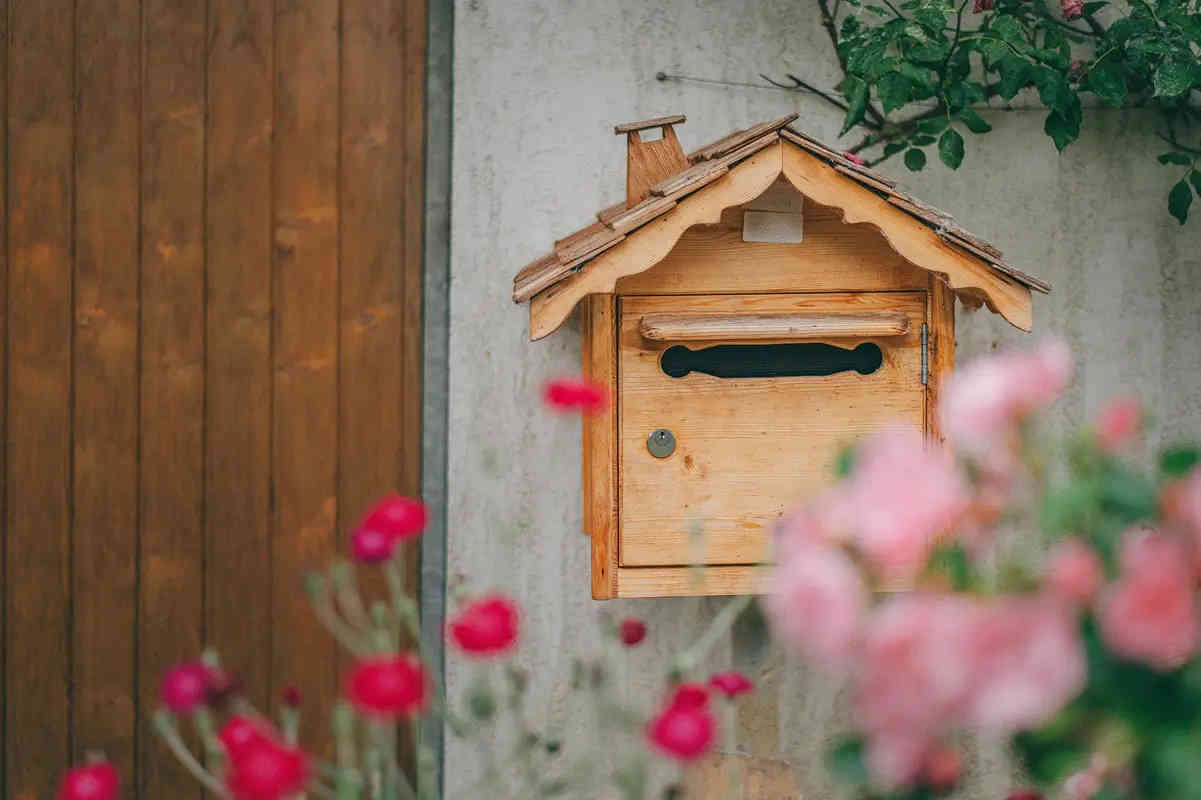 front yard mailboxes