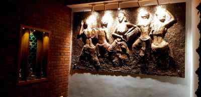 Wall mural with antique finish 