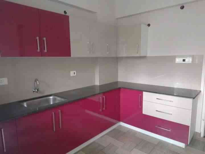 L-Shaped Kitchen Design Whit Light Pink And White Cabinets
