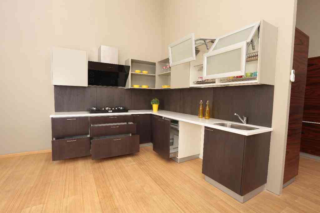 Modular L-Shaped Kitchen Design With White and Grey Display