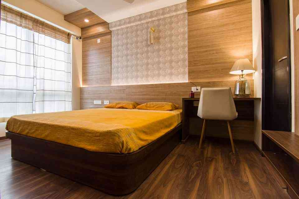 Contemporary Master Bedroom Design With King Size Bed