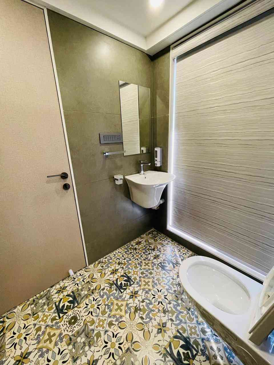 Bathroom Design With Colorful Floor Tiles