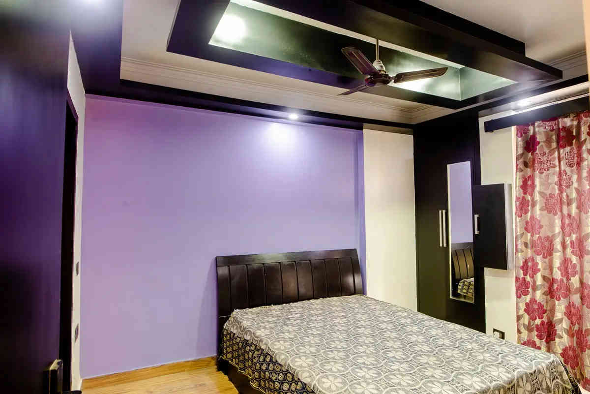 Bedroom with Royal Paint, Pu Pand Wooden Paneling on the Ceiling