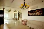 Contemporary Living Room Design With Galss Wall Divider